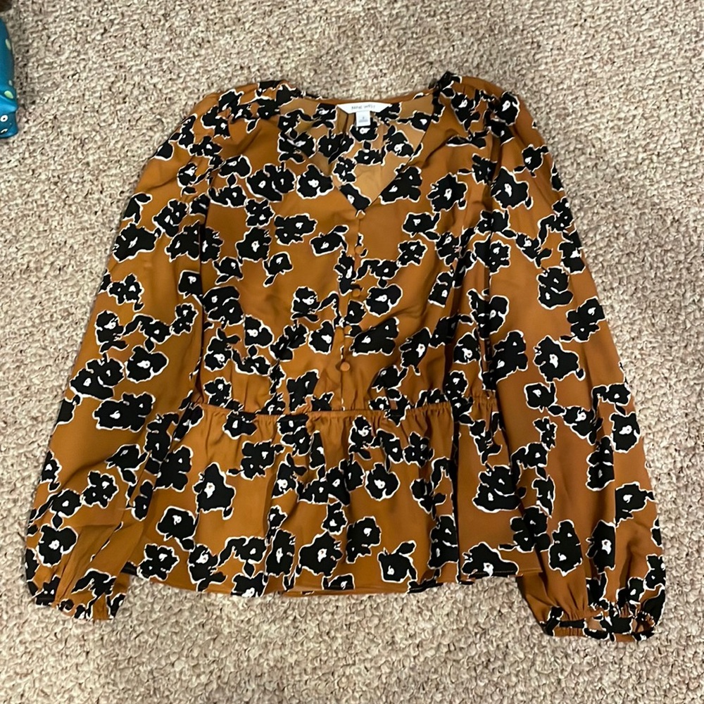 Nine West v neck floral blouse